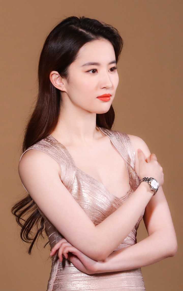 女星当中有哪些"s"型的好身材?