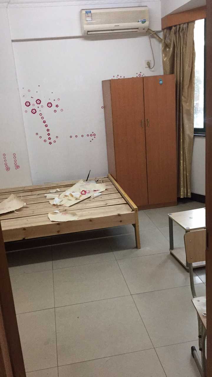杭州,房租1400,大房间套个小房间,小房间5平米,大房间12平米,总面积