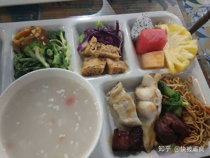 中国哪个大学的伙食/食堂质量最好?