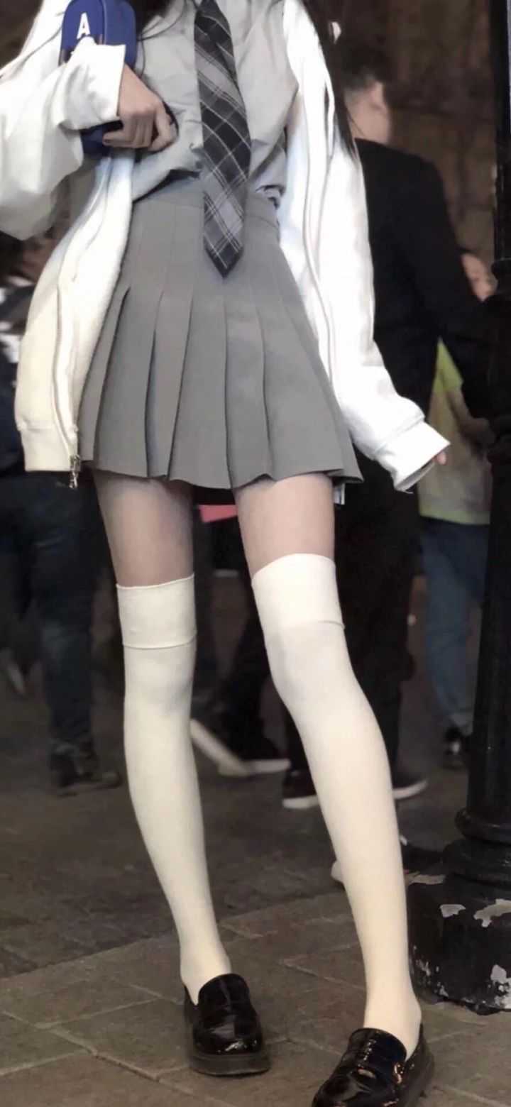 能不能分享一些好看的腿的图片来当壁纸激励自己减肥?