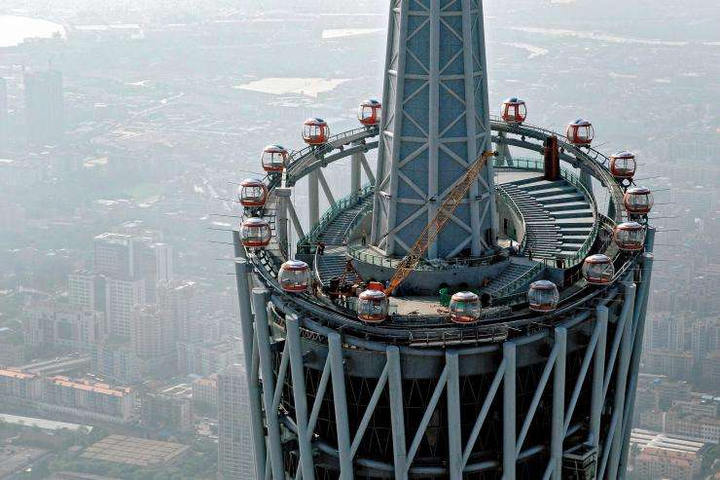 广州塔的顶部有一圈摩天轮