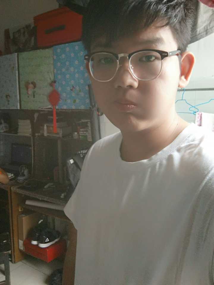 偏胖(微胖)的男生夏天应该怎么穿?