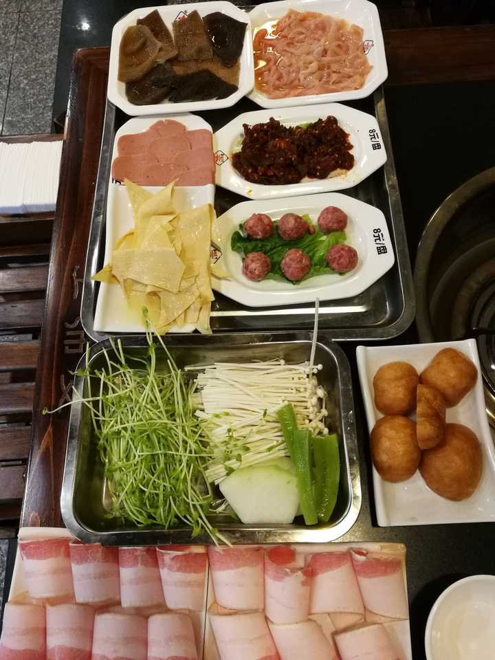 你一个人吃火锅/烧烤/自助餐的经历是怎样的?尴尬吗?