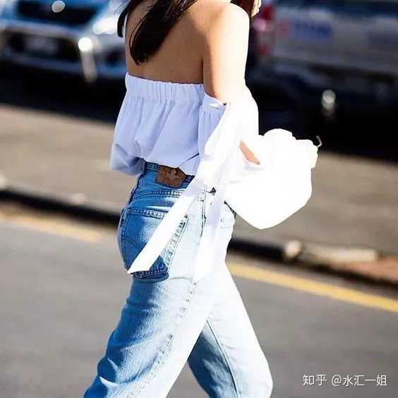 想问小姐姐们,你们买内衣的时候会考虑服装搭配方面的问题吗?