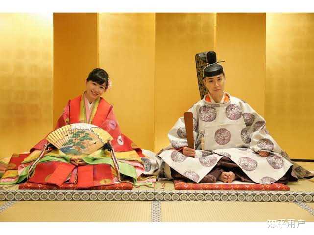 据『魏志·倭人传』记载,最开始日本人穿布片麻绳(绳文·弥生时代)