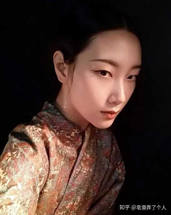 请给我一些好看的单眼皮美少女好吗?不要韩国人!