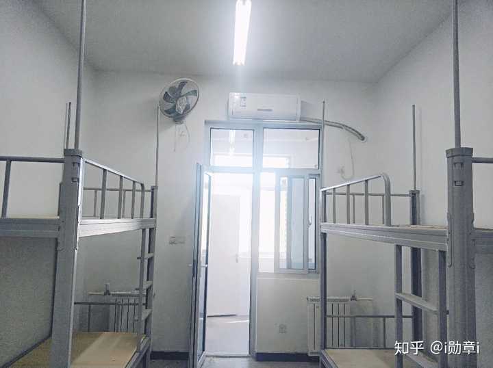 就由我来吹一吹我的母校的滑县一中 由于今年起 新生全部转入新校区