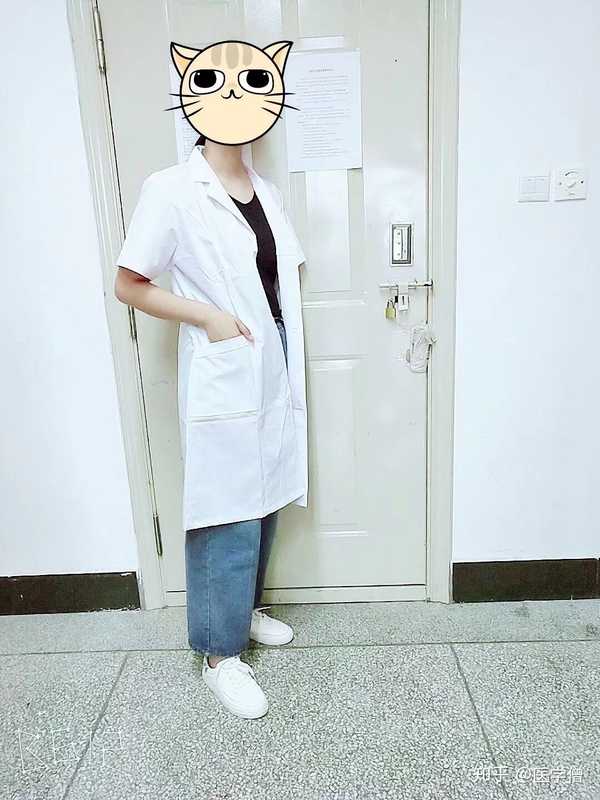 医学生第一次穿白大褂(whitecoat / labcoat)是什么感觉?