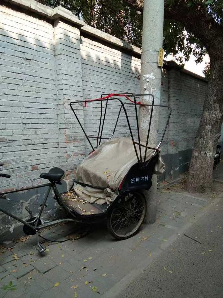 被遗弃的黄包车,我想起了骆驼祥子