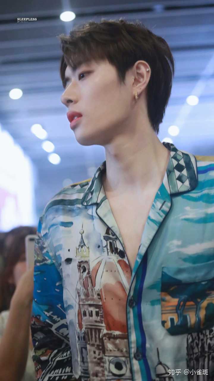 有哪些看起来有骨感美或者下颌线非常明显的男明星?