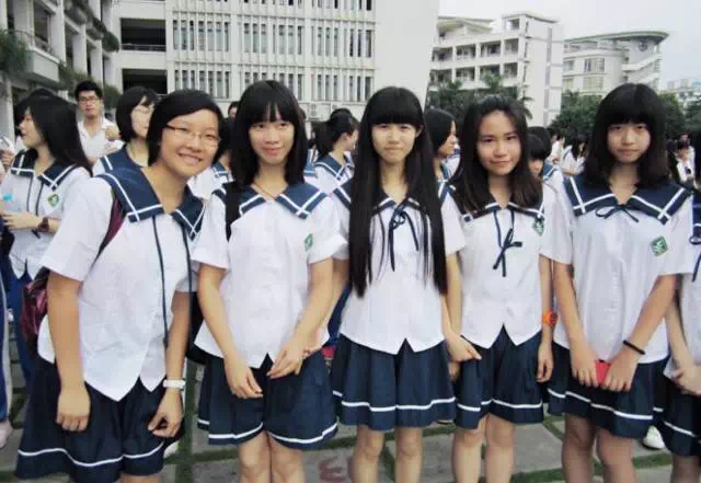 中国的校服为什么丑?