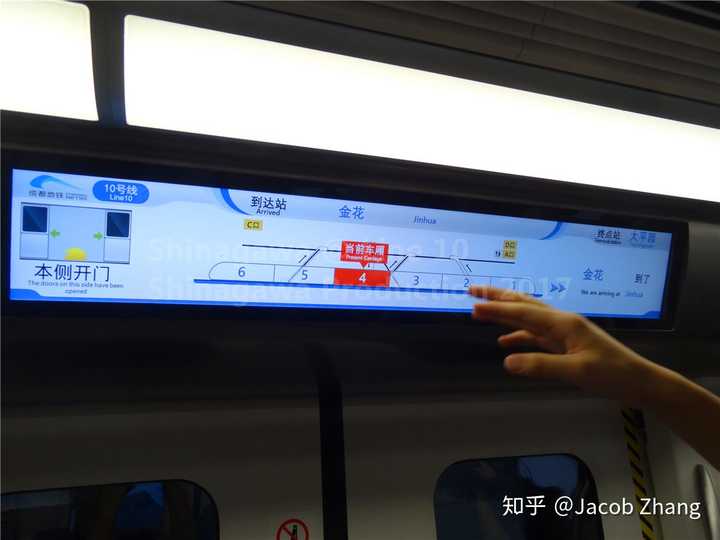 成都地铁10号线在国内率先推出lcd屏显示站台信息