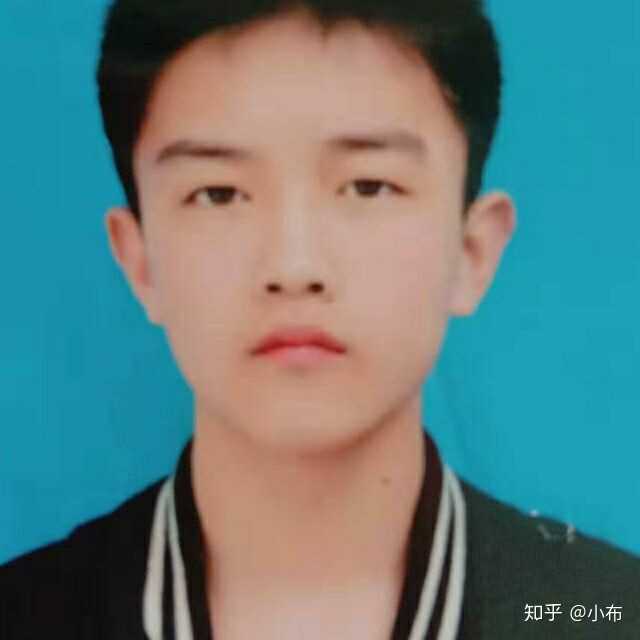 最后来个证件照吧,肘子