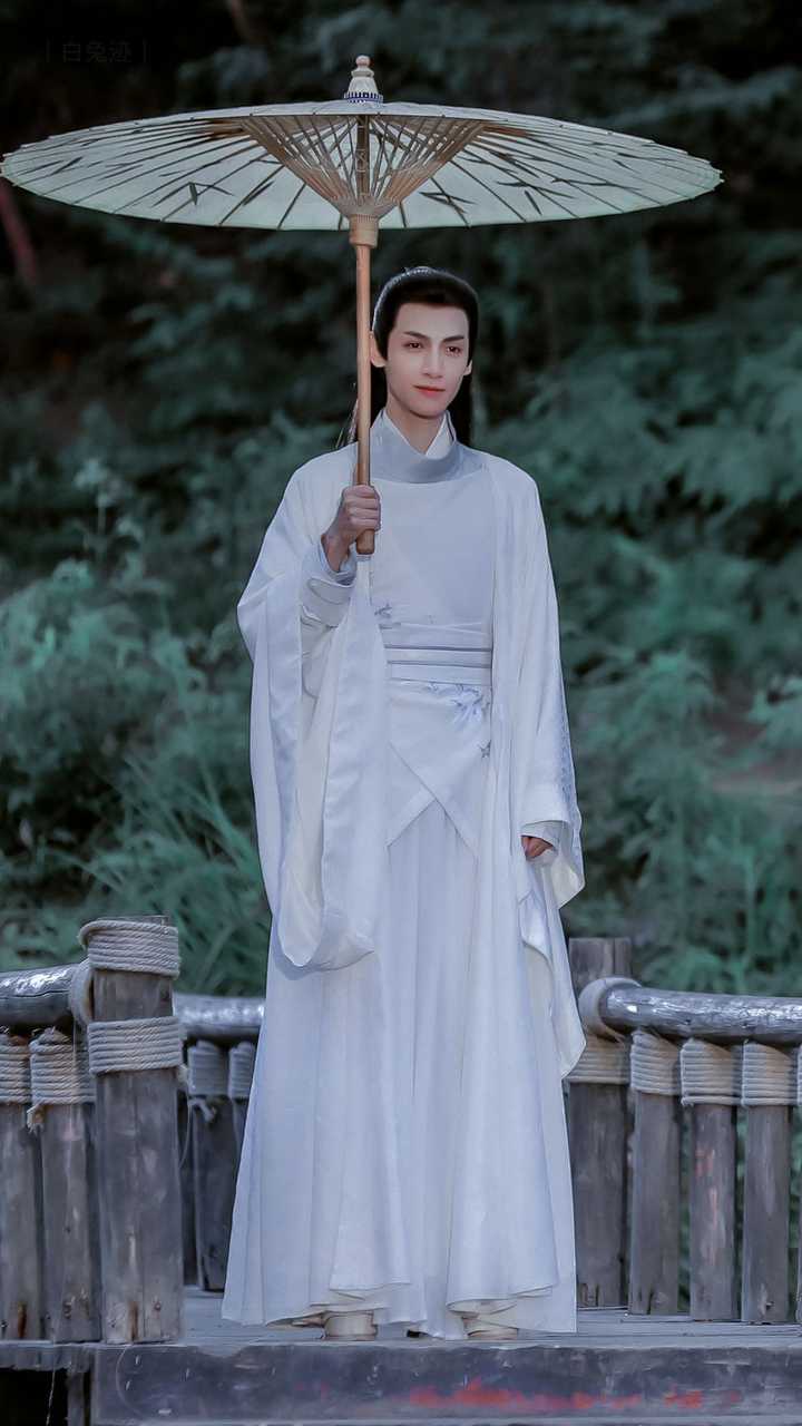 《月上重火》开播了,你最喜欢上官透的哪套衣服呢?