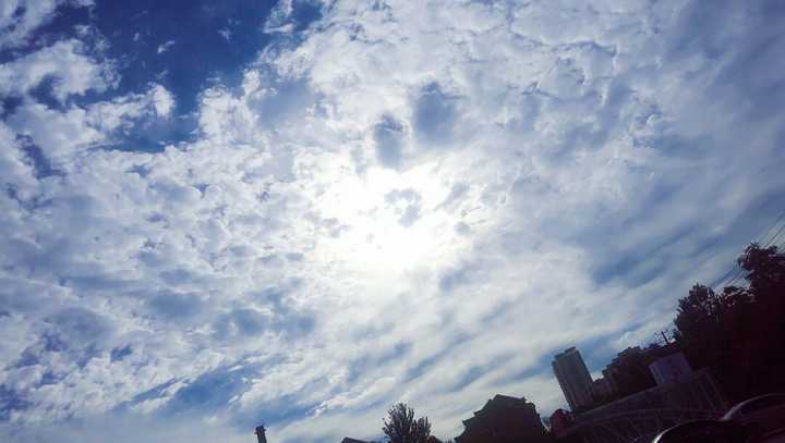 如何用手机拍出最真实天空?