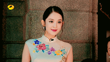 有异域风情的热巴  但是我个人觉得娜扎的美 在娱乐圈都是一顶一的