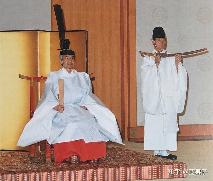 日本皇族里,只有皇太子有直衣,也分冬夏,与天皇的冬夏直衣颜色一样