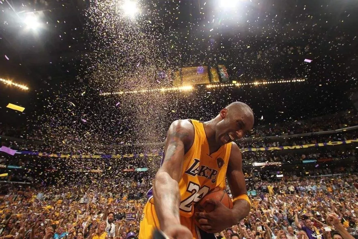 nba 巨星科比·布莱恩特因直升机坠毁意外去世,如何评价他的一生?