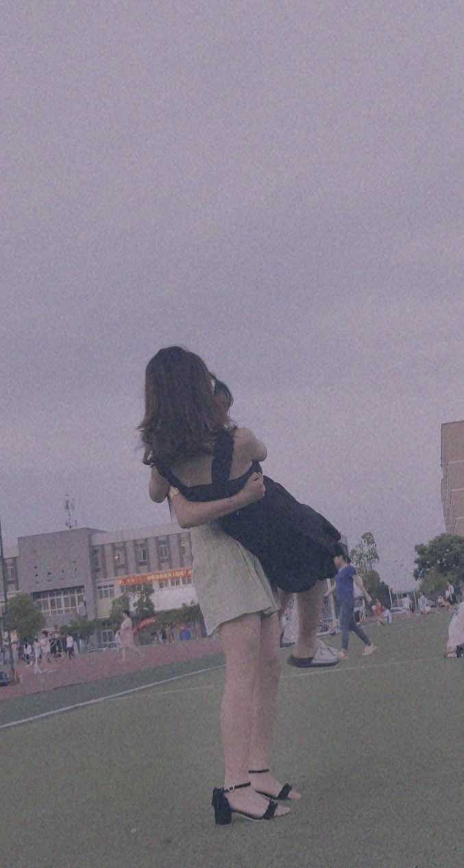 肚子比较大,基本上都穿遮肚子的.