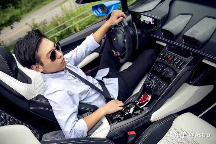 男朋友不允许我坐其他男生的副驾驶,合理吗?