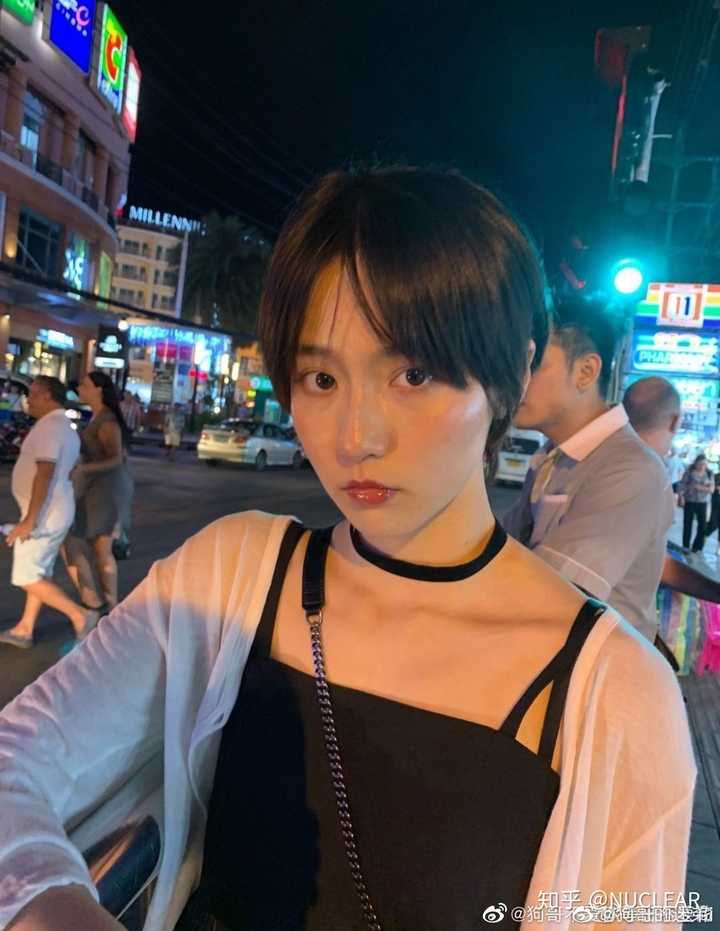 那你可算是问对人了    成果狗粉一枚 收藏了四百多张狗子的照片 以
