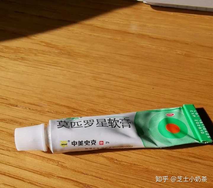 二者搭配在一起就可以去除脓包型的痘痘了 一开始用的产品是在网上看