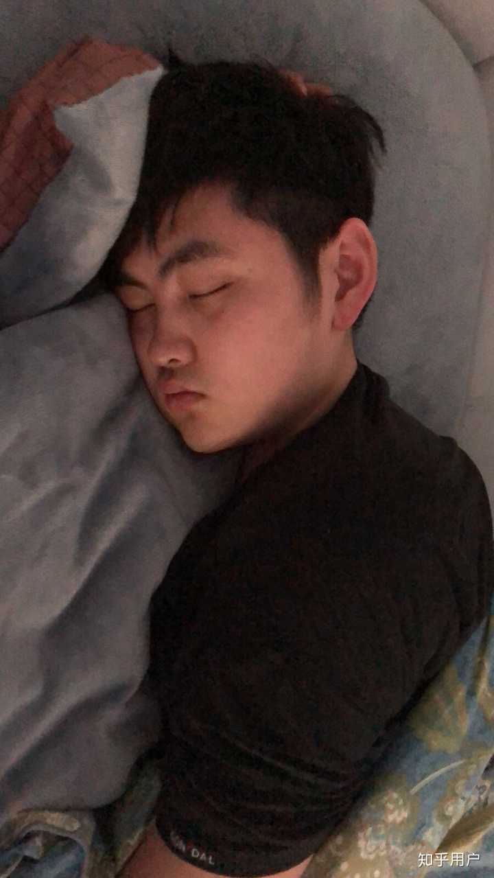 你见过的最好看的男生长什么样子?