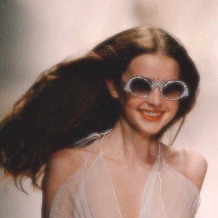 有哪些ins风的女生头像?