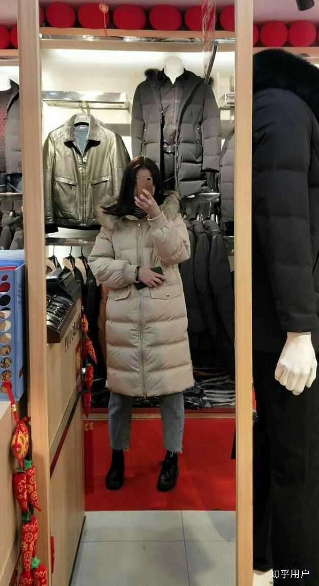 身高173体重170的照片,身高173体重160体型图 净身高173体重50kg,今年18 下面是我19年1月份的照片当时陪爸爸买衣服