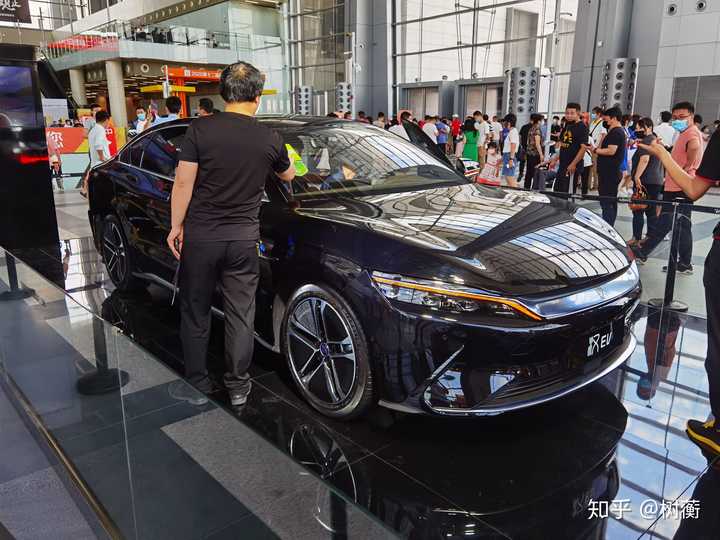 20多万的比亚迪汉ev和40多万的特斯拉model3哪个更值得?