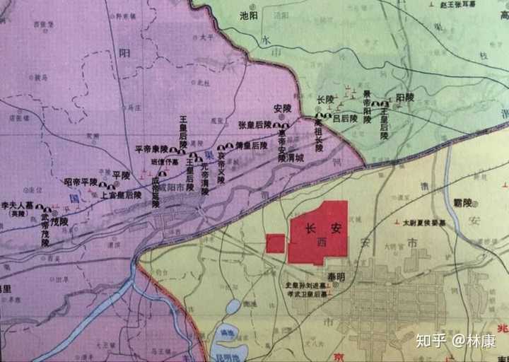 沿着渭河,西汉的帝王陵墓一字排开,不仅西汉的帝王喜欢这里,就连