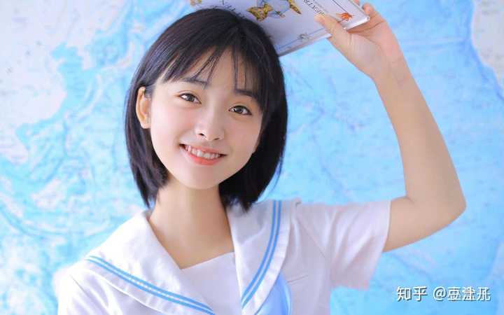 女生170 长脸,宽额头,发丝粗硬,头顶尖,适合什么短发发型?