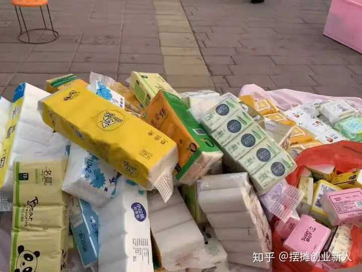 摆地摊卖什么好?看到都在卖纸巾真的好卖吗?