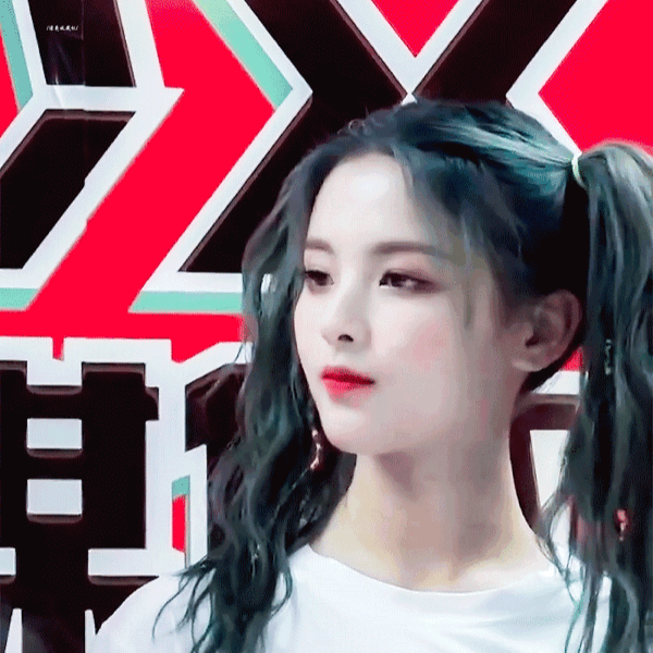 为什么很多人都觉得杨超越的颜值惊为天人,甚至说是超高颜值?