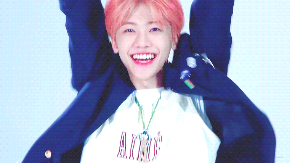 有哪些南韩爱豆绝美动图?