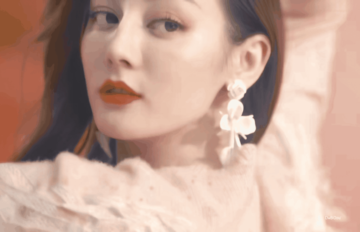 能不能用图片展示迪丽热巴的神颜?