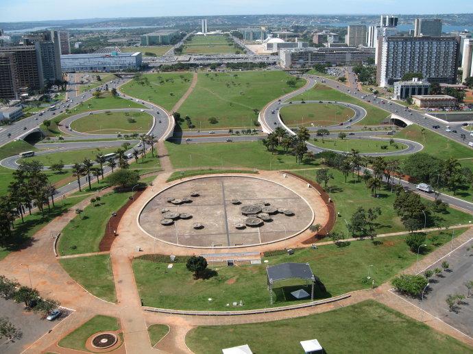 为何对巴西利亚城市规划会出现两种极端的评价