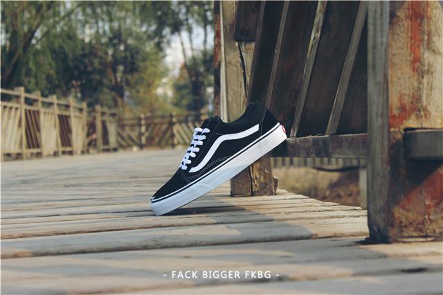 男生穿Vans经典款应该如何搭配?