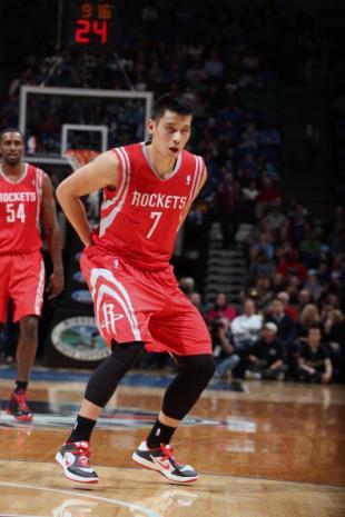 为什么<em>男生</em>喜欢<em>短裤</em>里面喜欢<em>穿打底裤</em>呢?这样