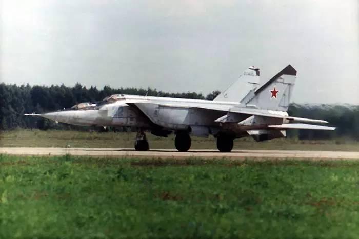 大规模生产的前线战斗机米格-21,但是其也为苏霍伊设计局在日后靠苏