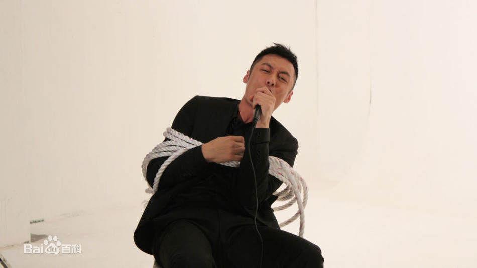 平头或<em>毛寸发型</em>的<em>男生</em>如何搭配衣服? - 知乎