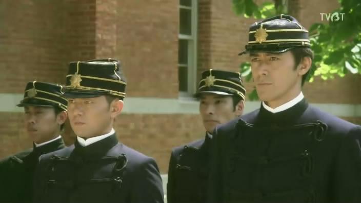 但是常服,日本自明治时代就走法式路线,这是明治时期日本陆军常服.