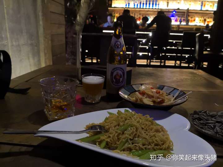 一个人是有多孤独才会一个人饮酒醉?