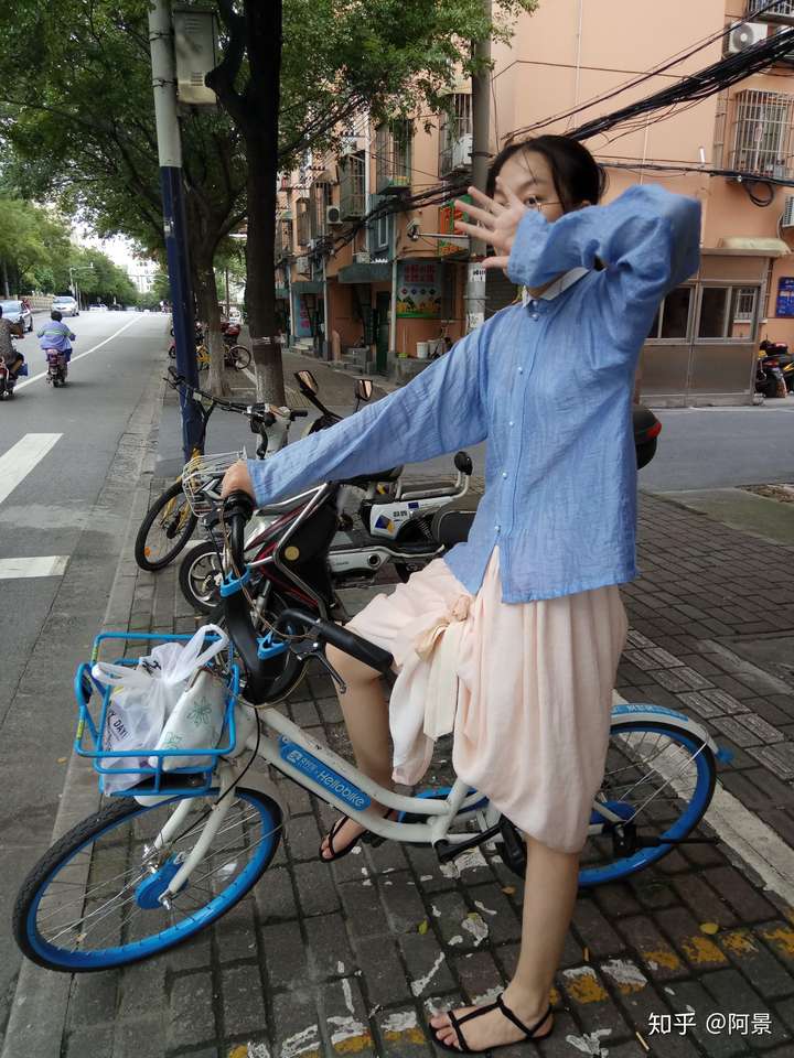 穿汉服骑自行车