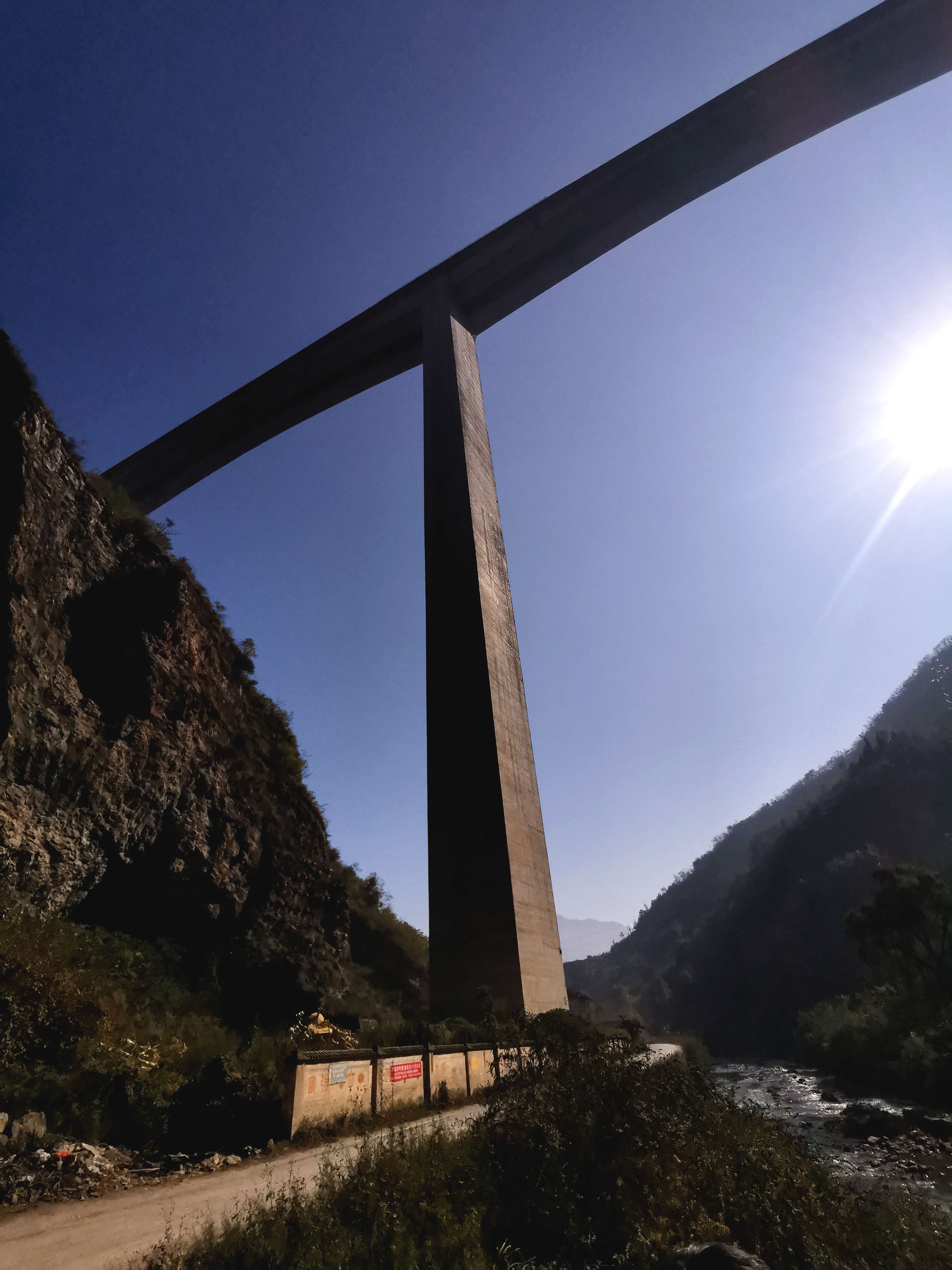云舞空城 的想法: 贵州毕节的赫章特大桥,195米高的第