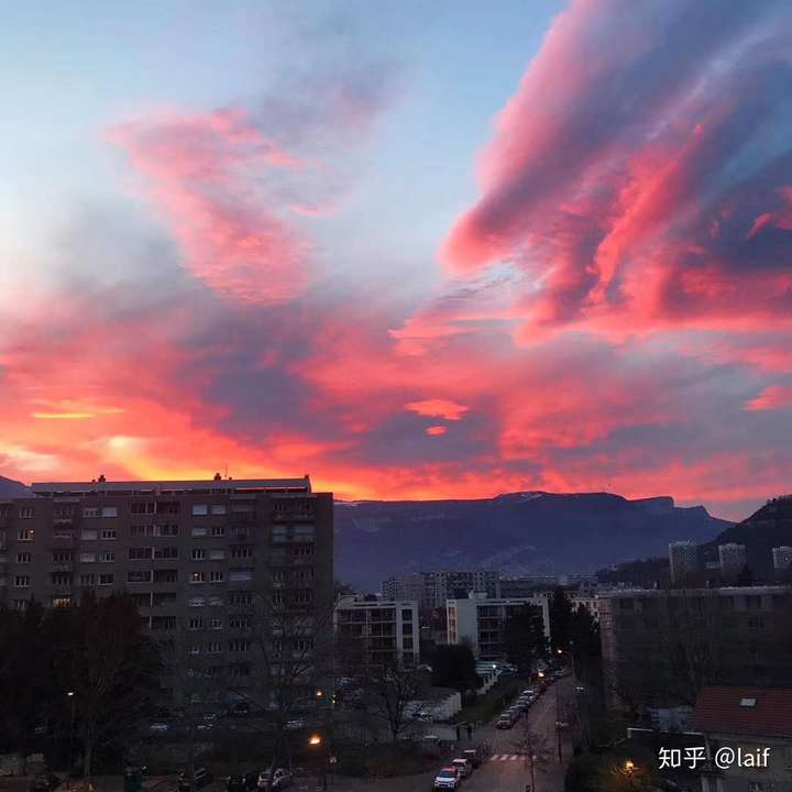 能发一张你拍过最好看的天空的照片吗?(白天黑夜都可以)?