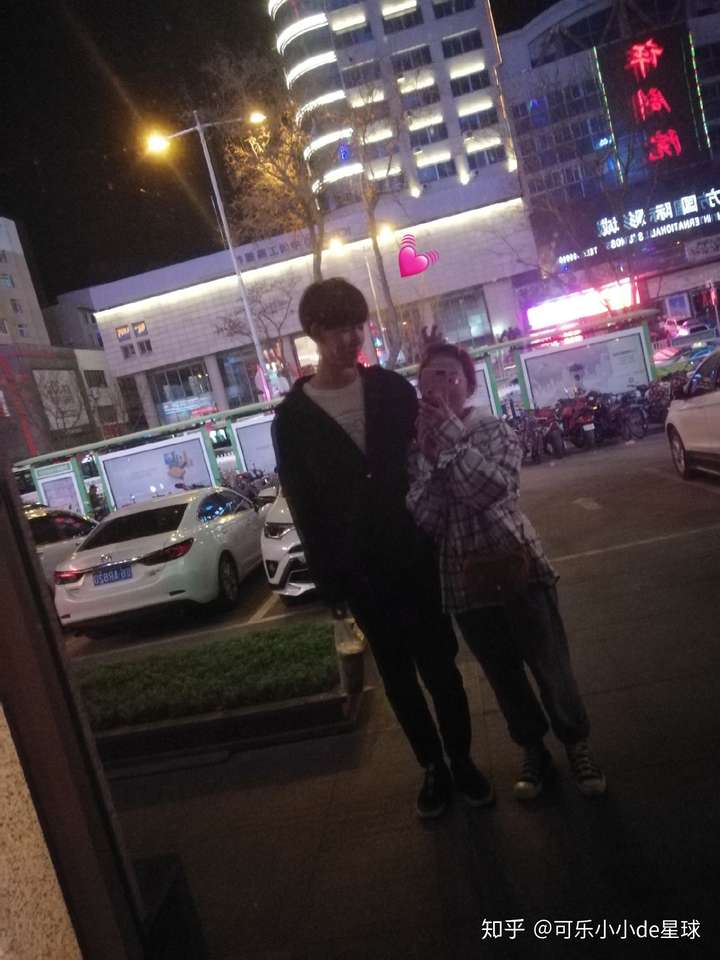 180男生和170女生合照,身高168和180的情侣图 170到180身高的男生会接受150的女生吗?