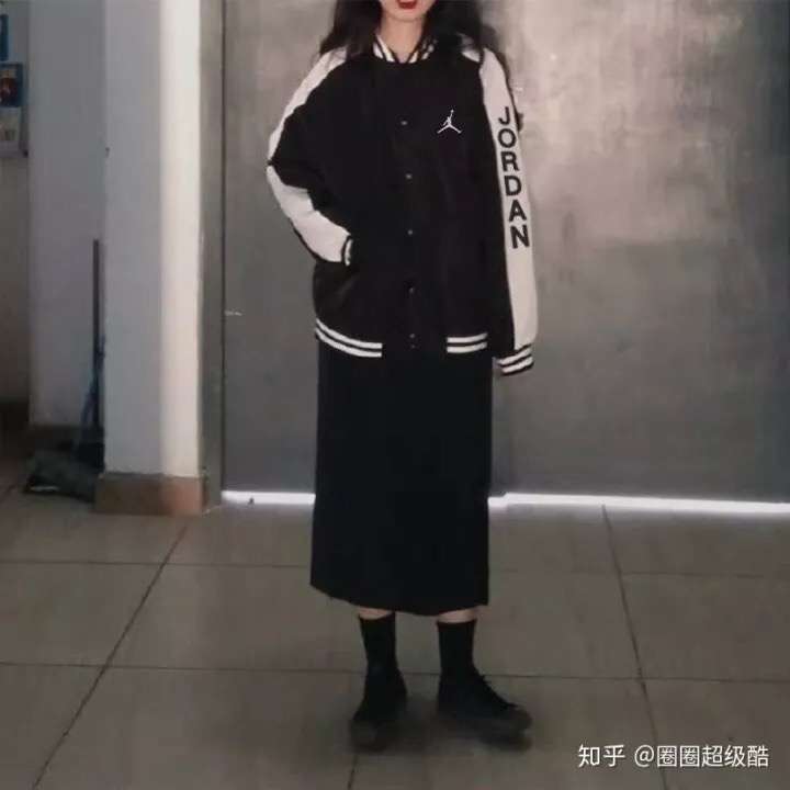 棒球服如何搭配裙子