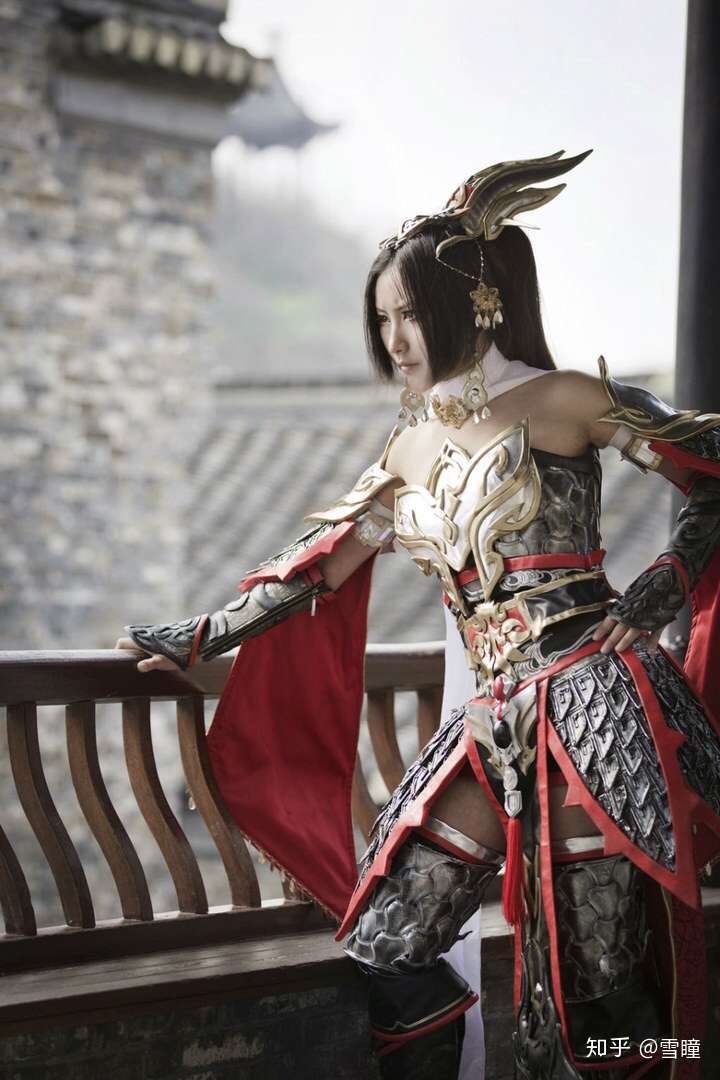 这应该是hitoshi做的第二套南皇军娘的盔甲,高跟鞋,并且这个腰甲我是