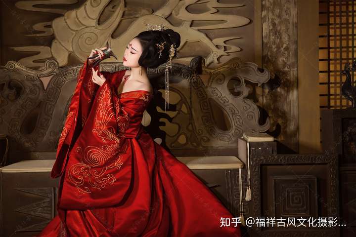古风中,有很多惊艳的红衣女子,分享一组可以做小说中的红衣女主.